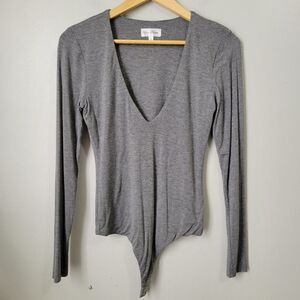 EUC PRIVACY PLEASE DEEP V NECK GREY LONGSLEEVES BODYSUIT SZ M